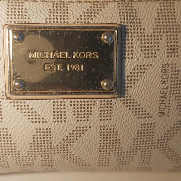 MICHAEL KORS WALLET - Picture 3 of 12
